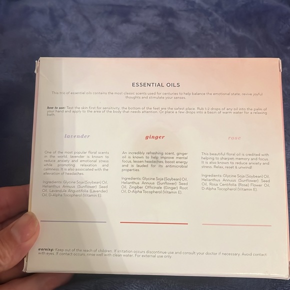 Disney Aroma Diffuser & Wireless Bluetooth Speaker & 3 essential oils, both new - Picture 8 of 8